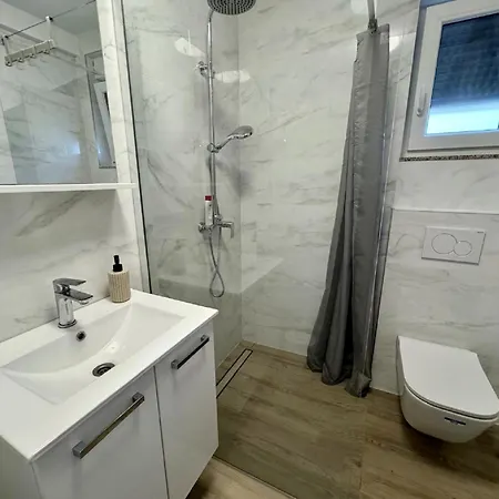 Modern With Swimming Pool And Roof Terrace Crikvenica