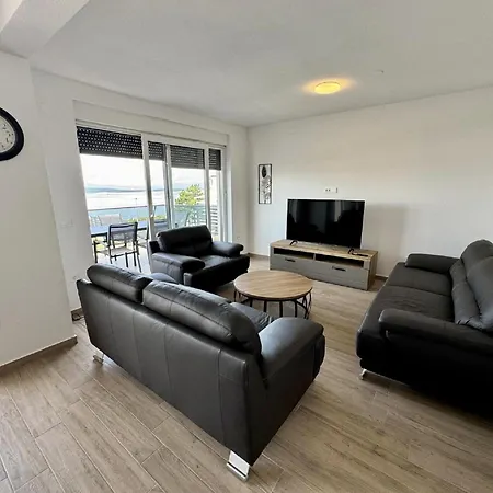 Modern With Swimming Pool And Roof Terrace Crikvenica