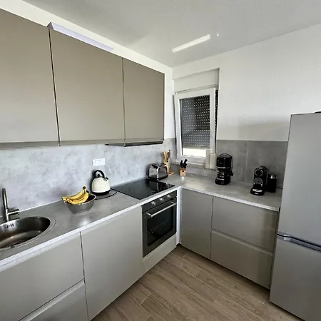 Modern With Swimming Pool And Roof Terrace Case de vacanță *