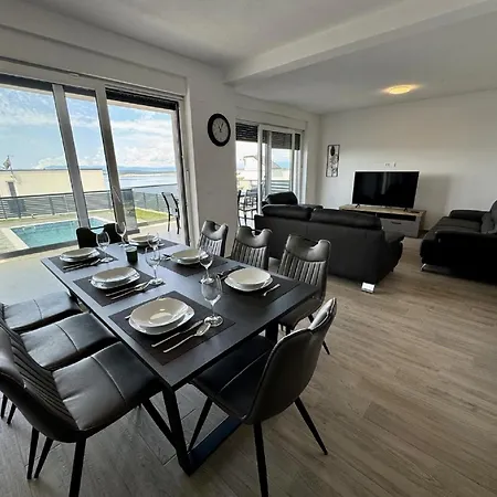Modern With Swimming Pool And Roof Terrace