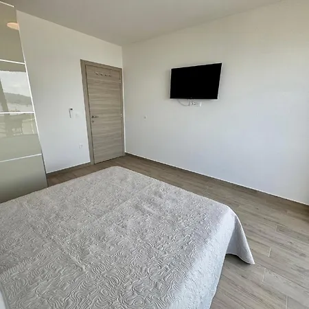 Case de vacanță Modern With Swimming Pool And Roof Terrace