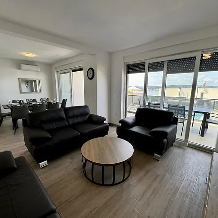 Case de vacanță Modern With Swimming Pool And Roof Terrace Crikvenica