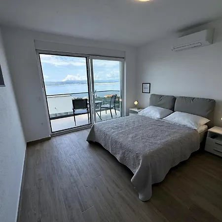 Case de vacanță Modern With Swimming Pool And Roof Terrace