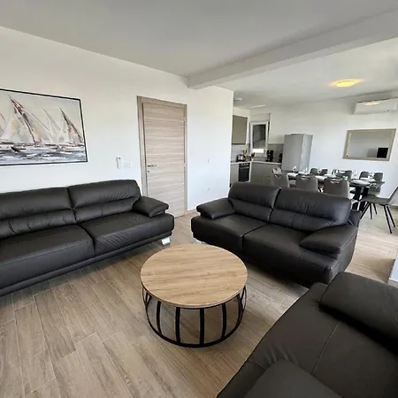 Modern With Swimming Pool And Roof Terrace * Crikvenica