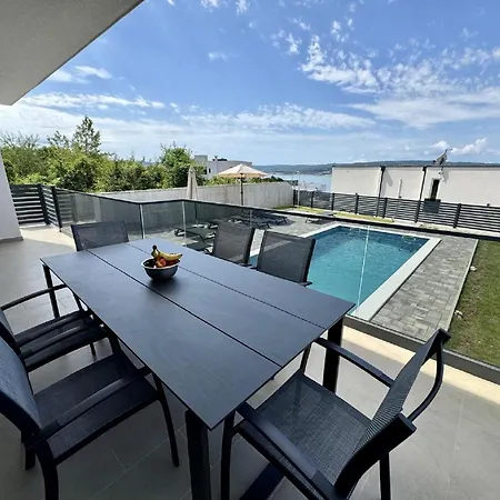 Modern With Swimming Pool And Roof Terrace