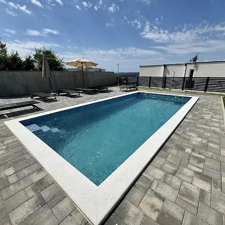Modern With Swimming Pool And Roof Terrace Case de vacanță Crikvenica