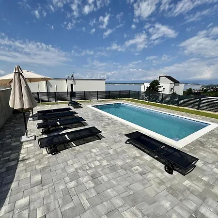 Modern With Swimming Pool And Roof Terrace Crikvenica