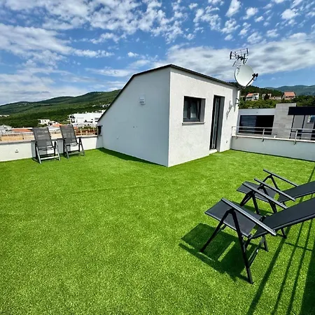 Modern With Swimming Pool And Roof Terrace